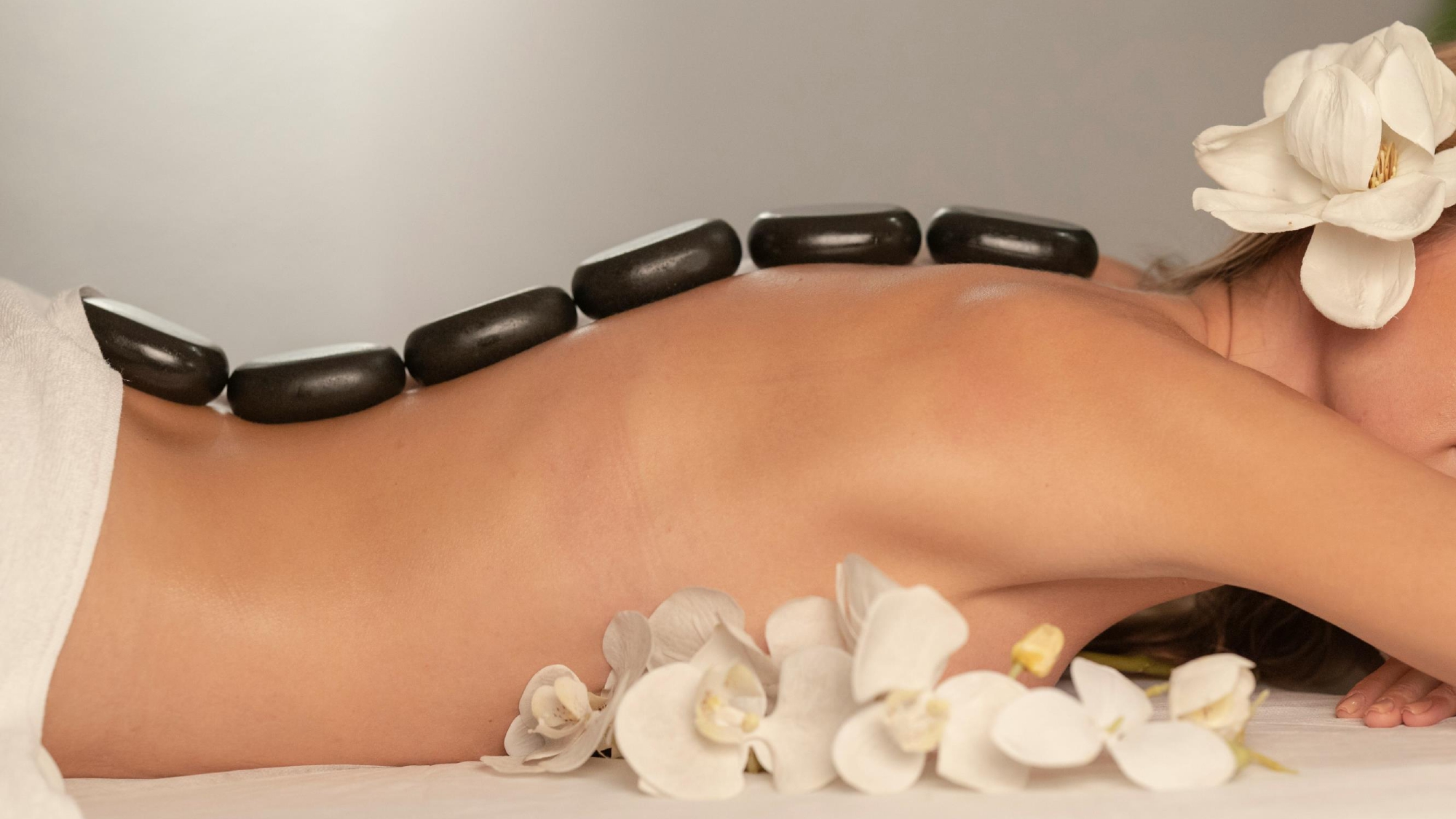massagem_com_pedras